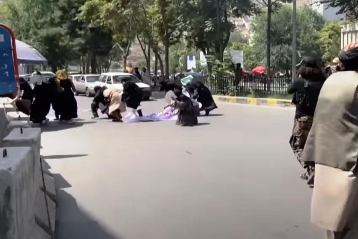 Талибы разогнали протестующих против запрета на учебу женщин в университетах-ВИДЕО 