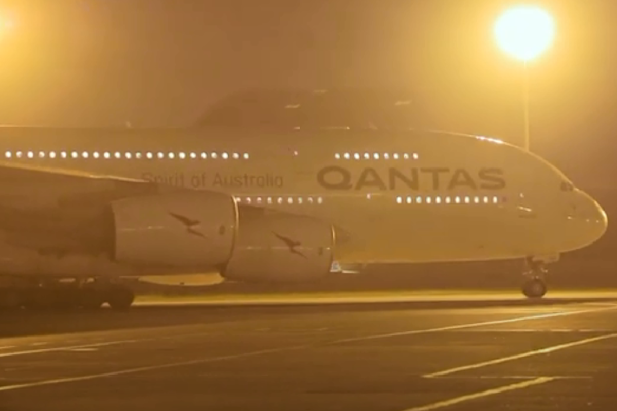 В Баку прибыл еще один самолет «Airbus 380» Сингапур-Лондон-ВИДЕО 