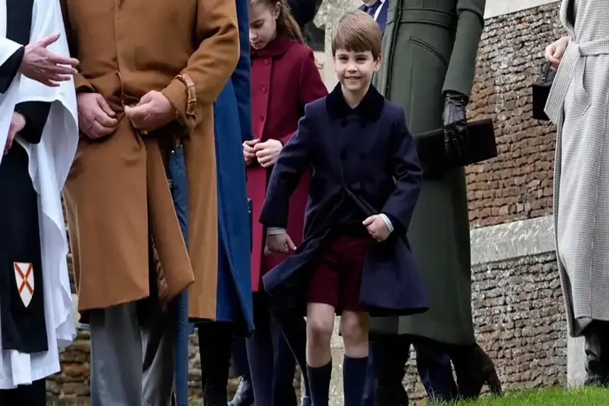 4-летний принц Луи пришел на рождественскую службу в шортах и снова развеселил сеть: 
-ФОТО 