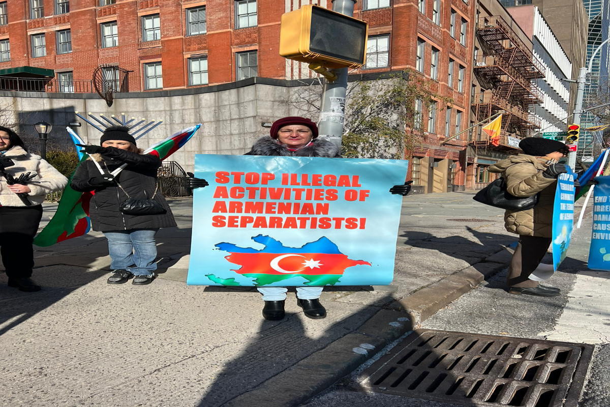 Азербайджанцы Нью-Йорка провели перед зданием ООН акцию против незаконной эксплуатации месторождений-ФОТО 