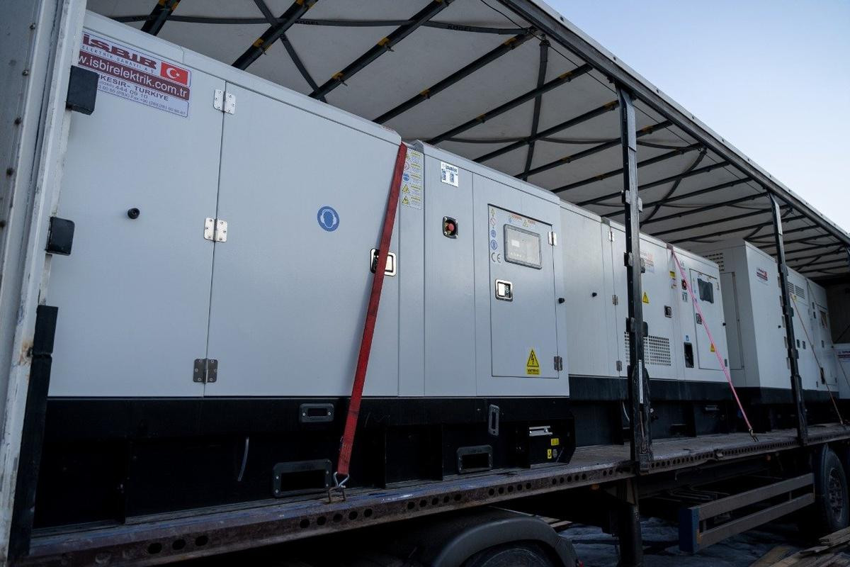 Казахстан передал Украине электрогенераторы для больниц