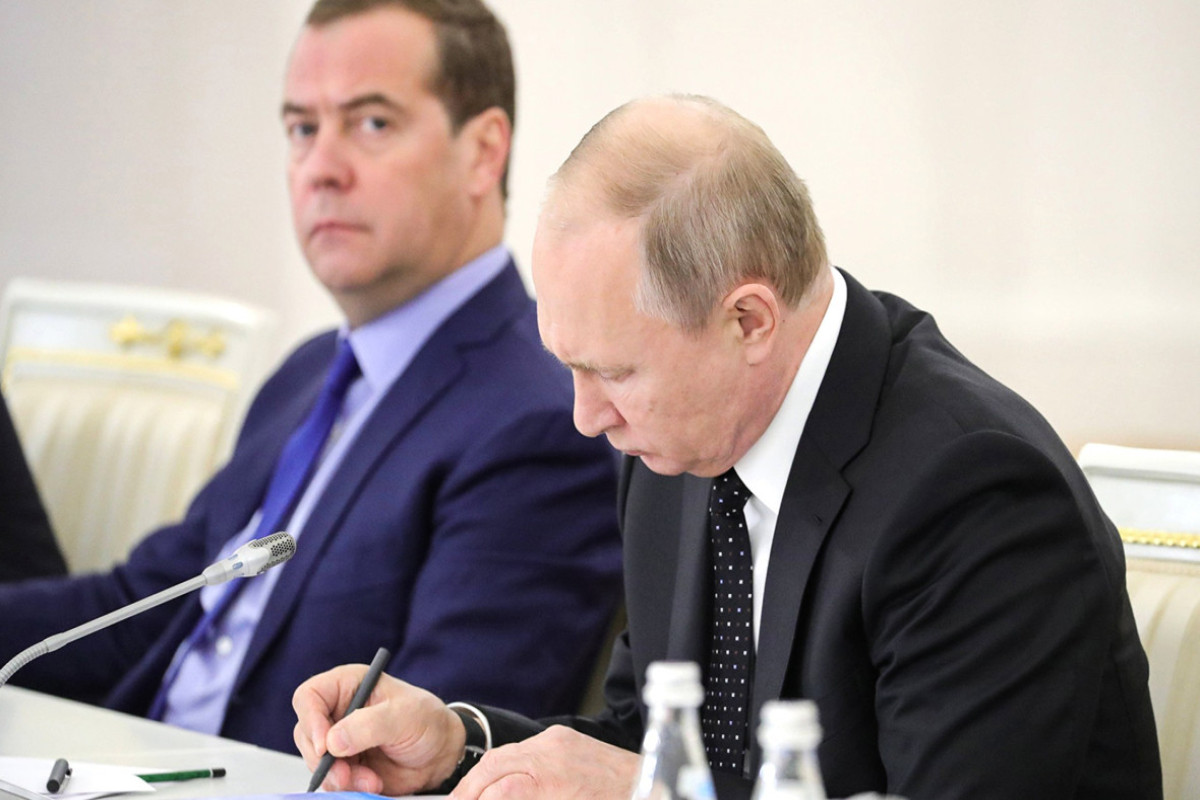 Владимир Путин создал для Медведева новую должность