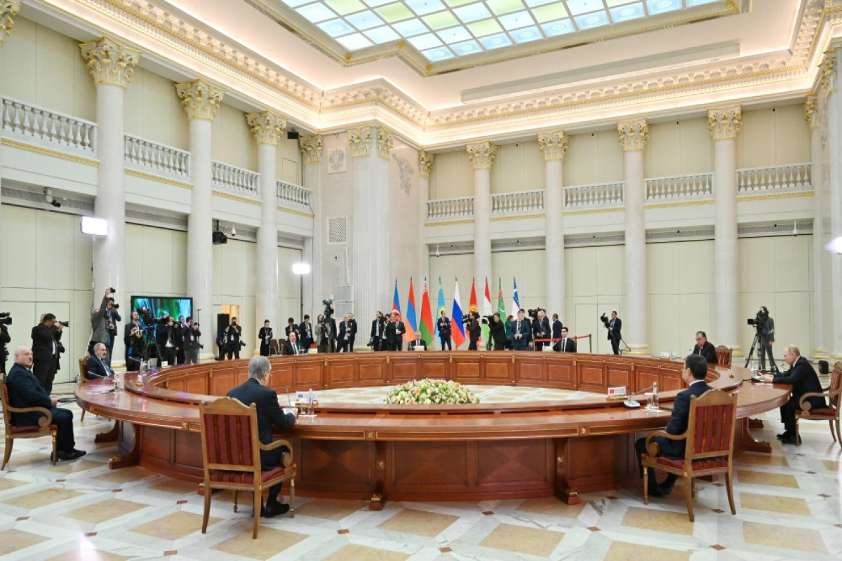 Ильхам Алиев принял участие в заседании глав государств СНГ в Санкт-Петербурге 
-ФОТО 