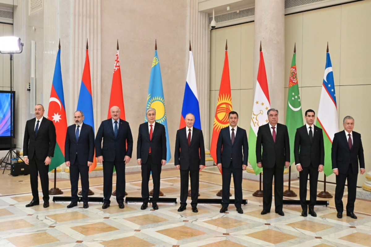Ильхам Алиев принял участие в заседании глав государств СНГ в Санкт-Петербурге 
-ФОТО 