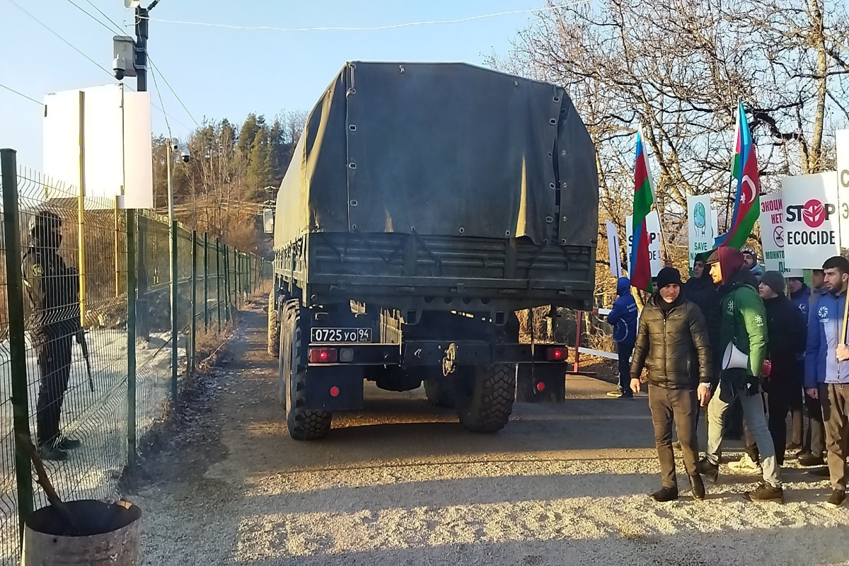 По дороге Ханкенди-Лачин в очередной раз проехали машины обеспечения РМК-ФОТО