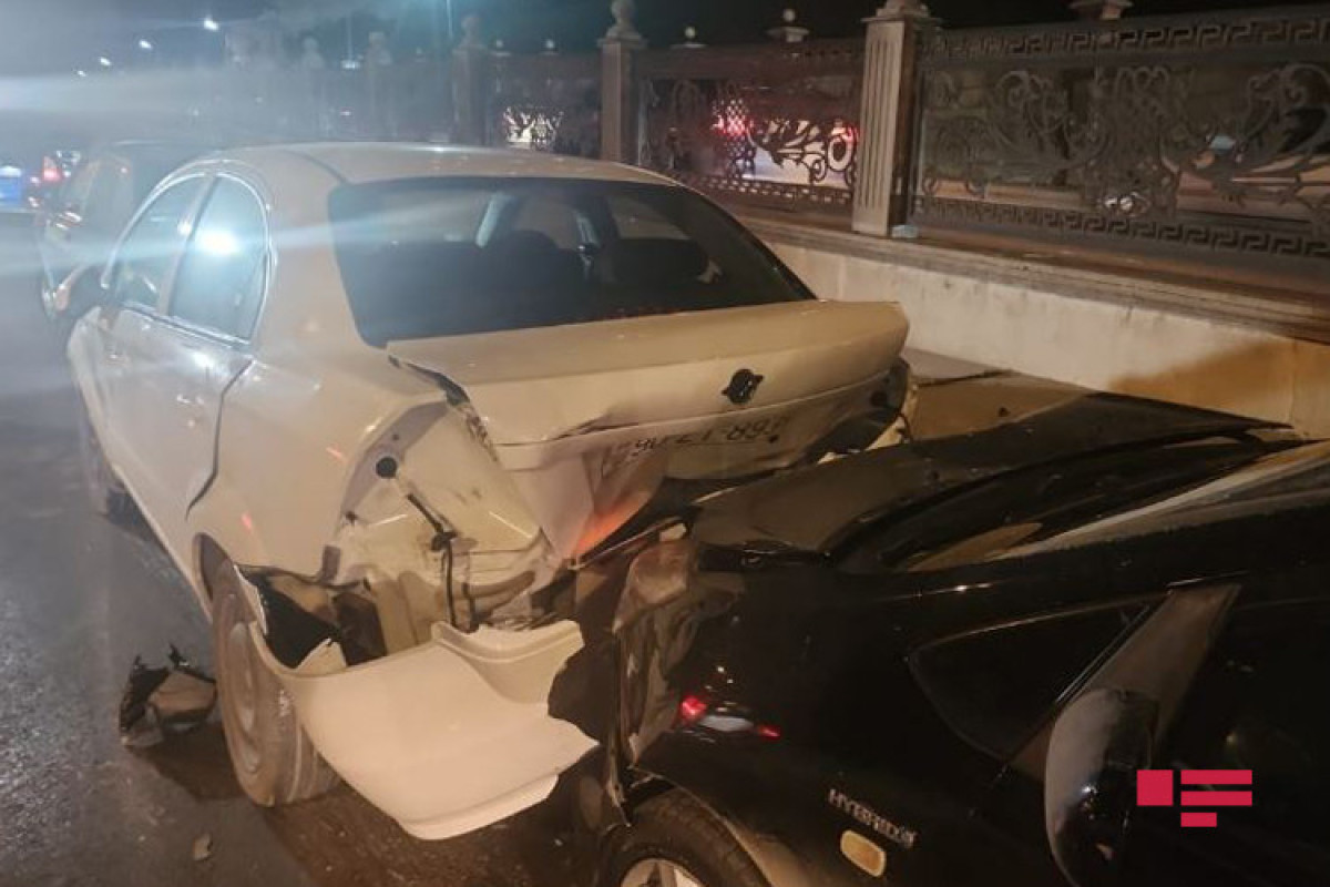 В Баку столкнулись два автомобиля, есть пострадавшие

-ФОТО 
