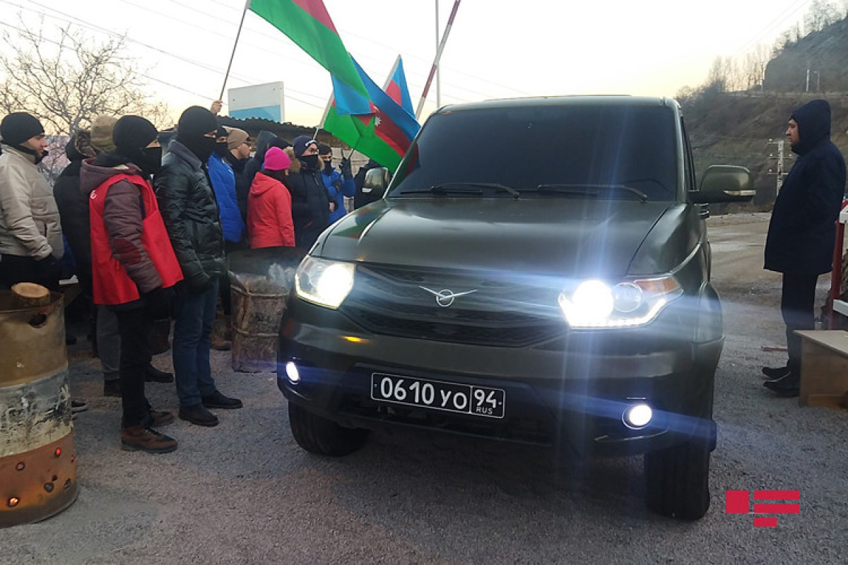 Автомобиль российских миротворцев беспрепятственно проехал в направлении Лачина-ФОТО 