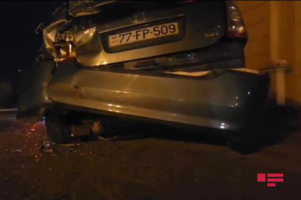 В Баку произошла авария с участием автобуса
-ФОТО 