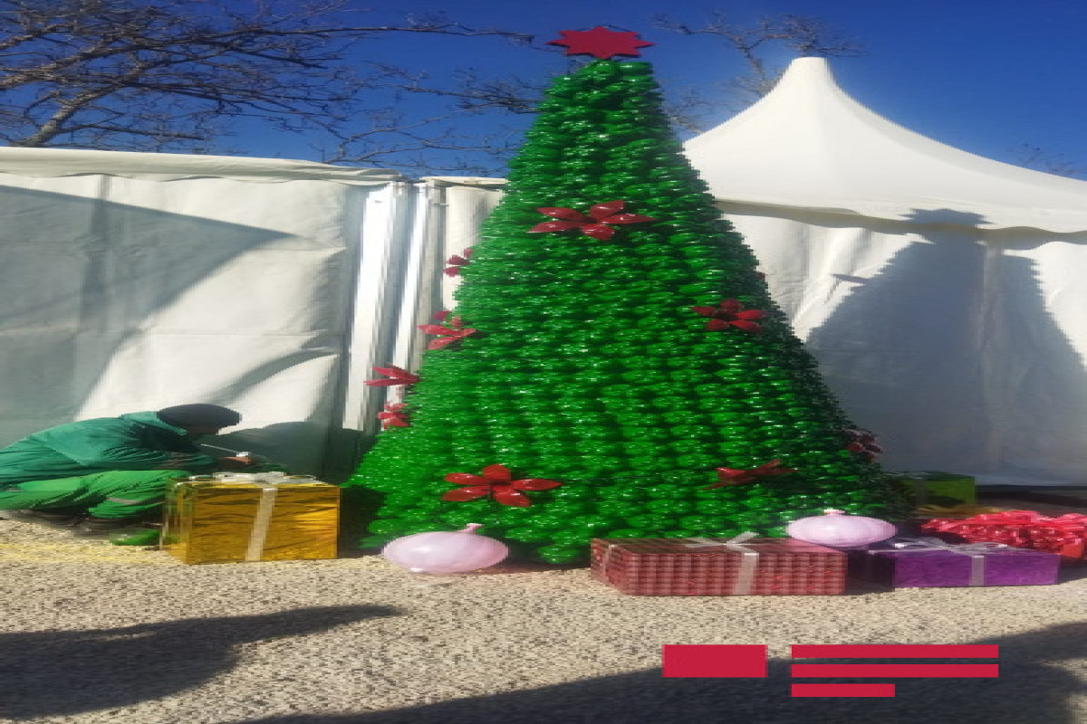 Активисты на дороге Лачин-Ханкенди установили необычную новогоднюю елку-ФОТО 