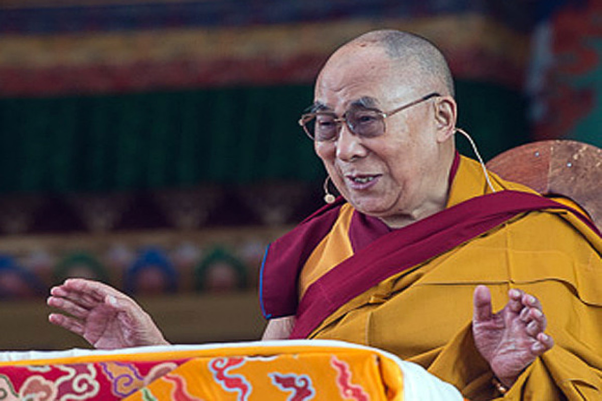 Далай-лама рассказал, как Будда подарил ему шоколадку