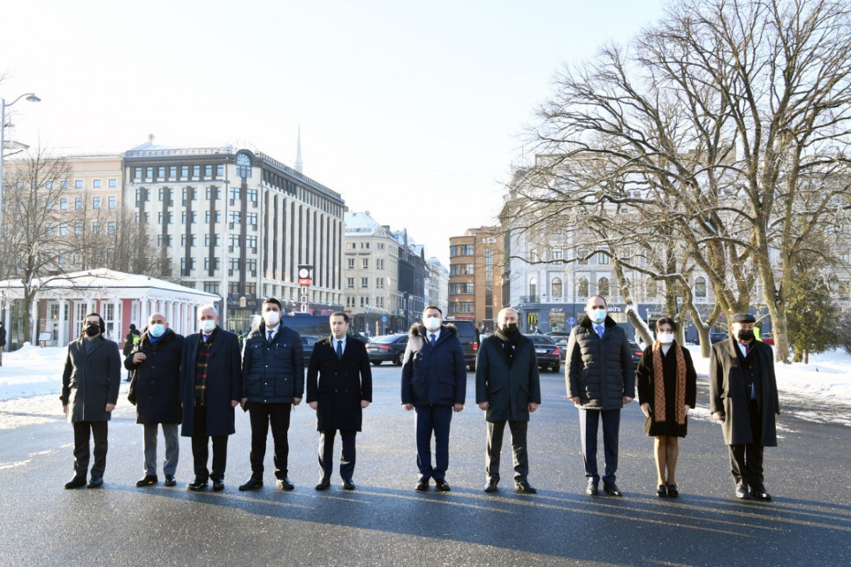 Парламентская делегация Азербайджана посетила монумент «Свобода» в Риге