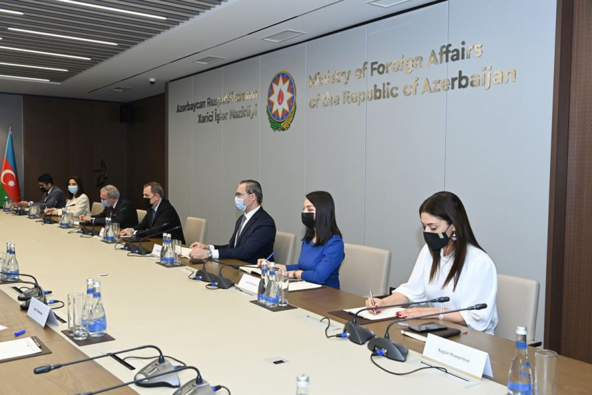 ЕС выделил Азербайджану 2 миллиарда евро