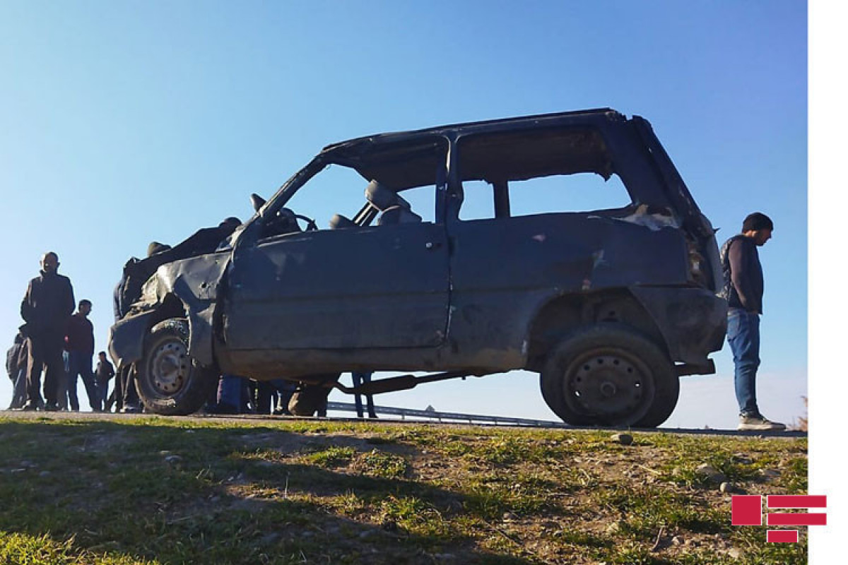 В Азербайджане столкнулись 3 автомобиля, два из них упали в канал-ФОТО -ОБНОВЛЕНО 