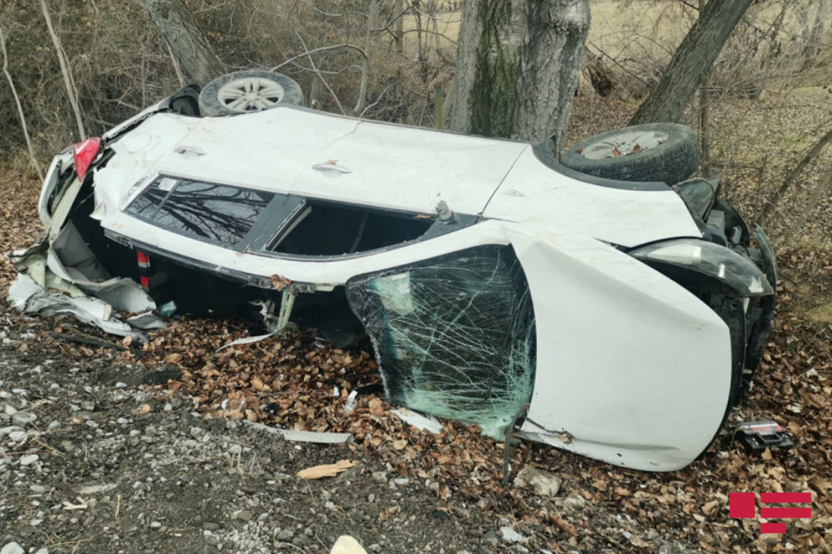 В Шекинском районе Азербайджана в автокатастрофе погибли мать и сын