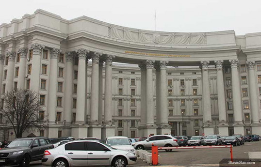 Источник: Российские дипломаты покидают Украину