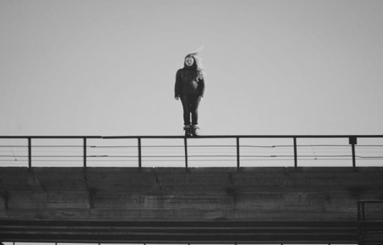 В Баку 13-летняя девочка бросилась с моста-ОБНОВЛЕНО 