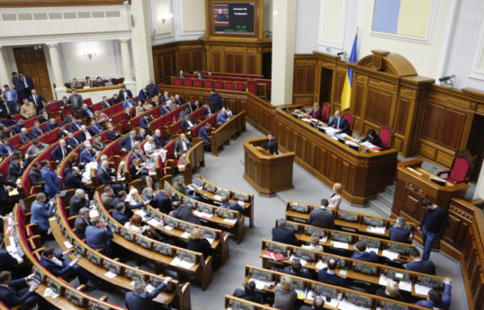 Рада утвердила указ Зеленского о введении ЧП на Украине
