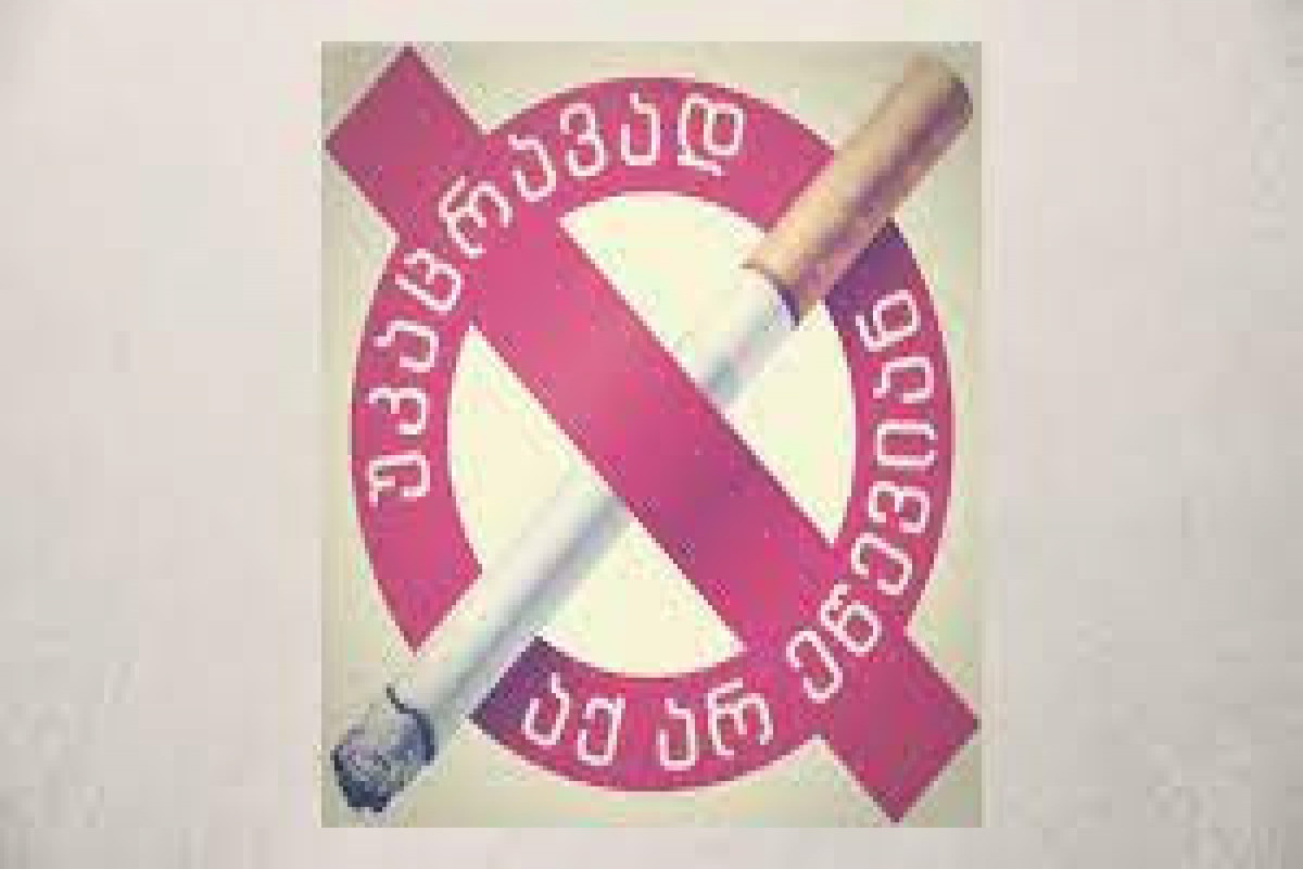 В Грузии запретили курить в такси