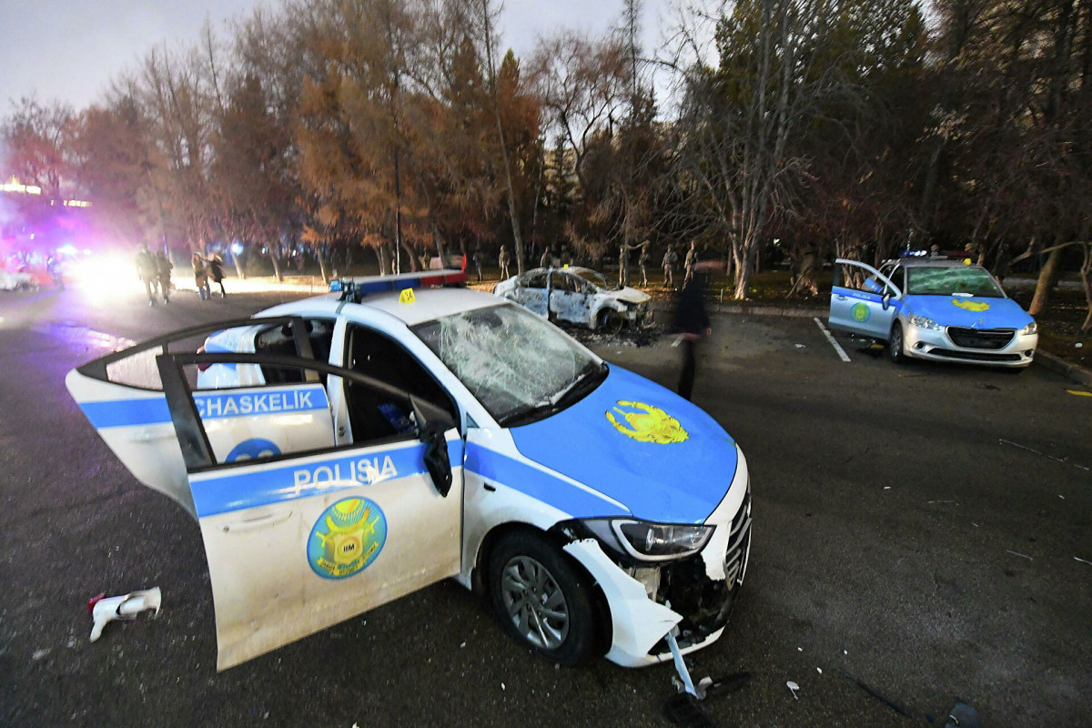 В Алматы протестующие убили 12 сотрудников правоохранительных органов