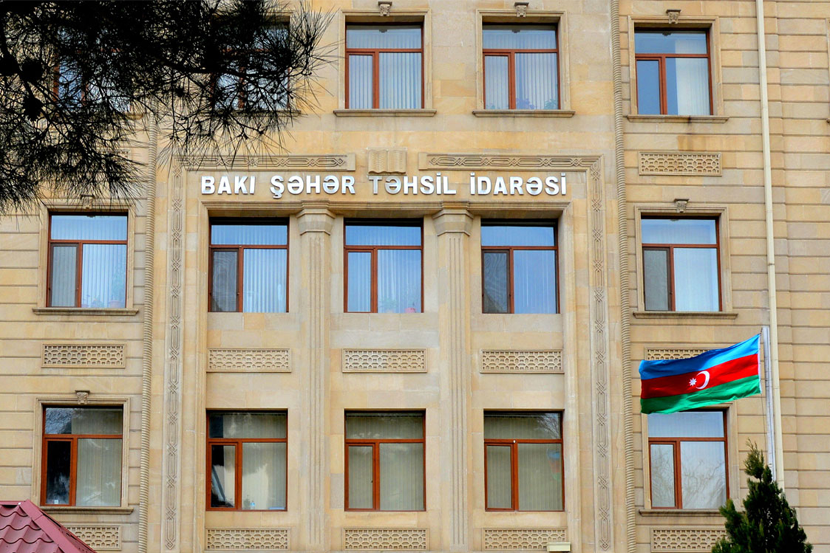 Ведется расследование по факту избиения учеников директором школы в Баку