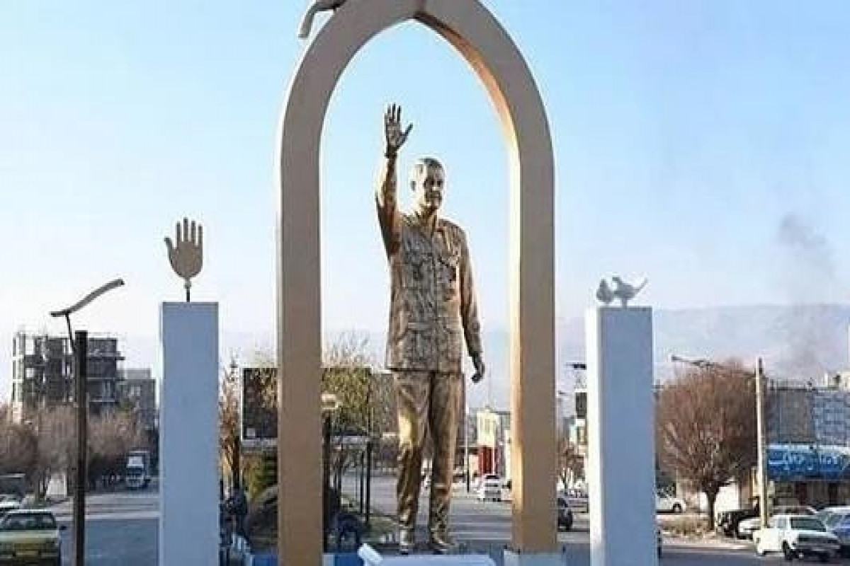 В Иране подожгли памятник генералу Сулеймани