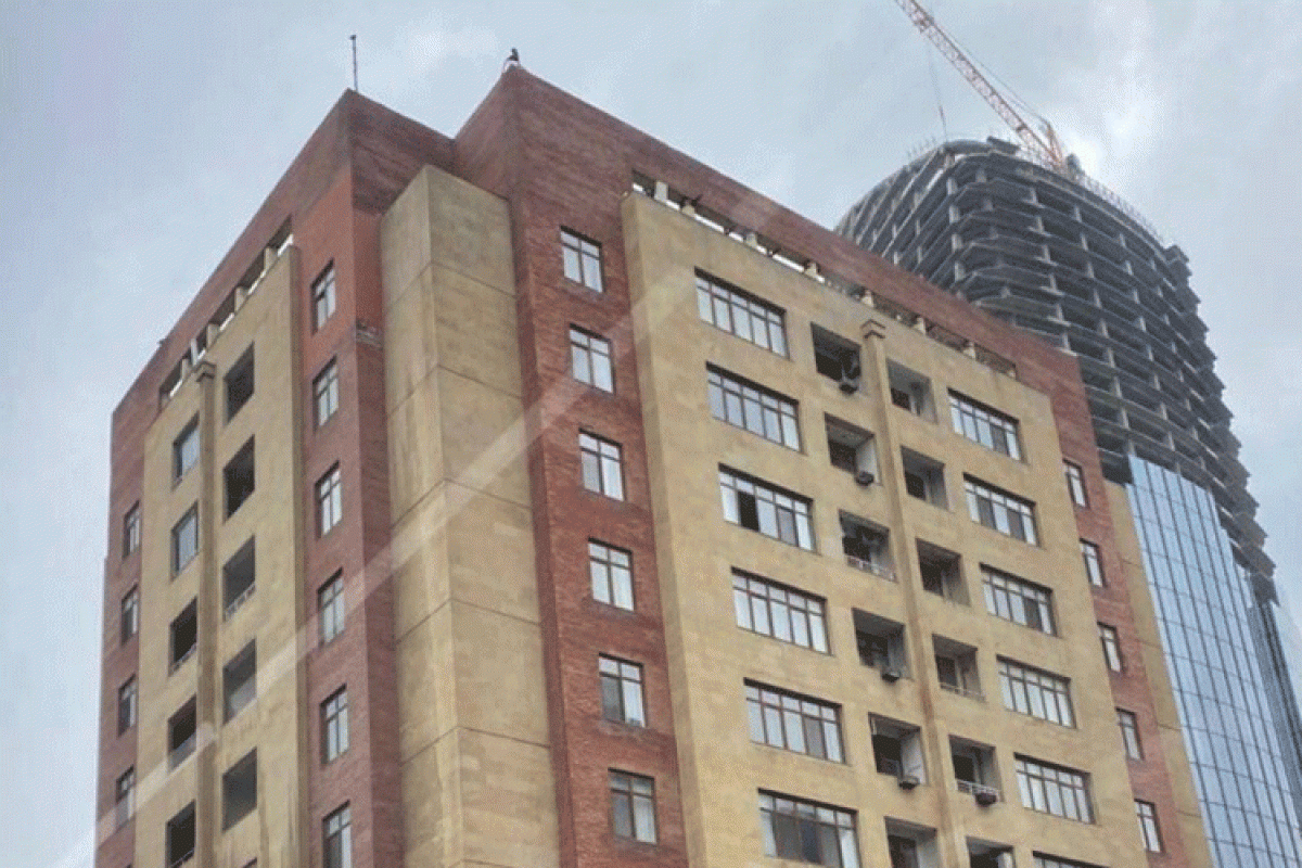 В центре Баку сносят многоэтажное здание-ФОТО 