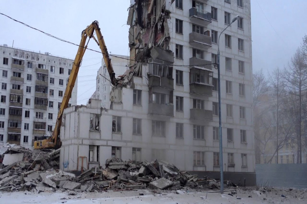 В центре Баку сносят многоэтажное здание-ФОТО 