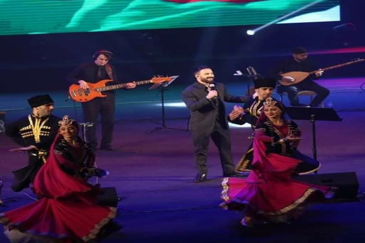 Известный азербайджанский певец организовал благотворительный концерт-ФОТОСЕССИЯ 