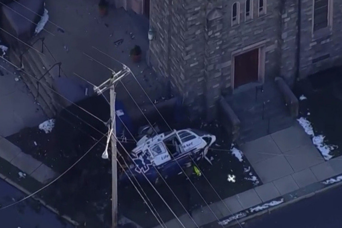 Медицинский вертолет разбился в жилом квартале Филадельфии
