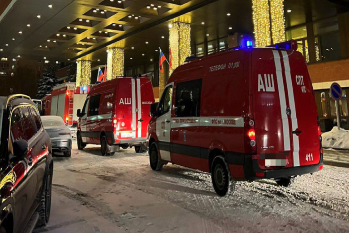Двое рабочих из Армении погибли при падении лифта в московском Президент-Отеле