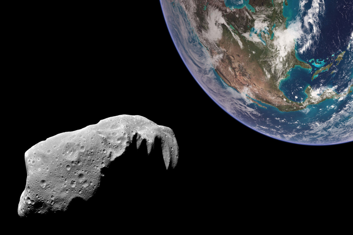 К Земле приближается километровый астероид