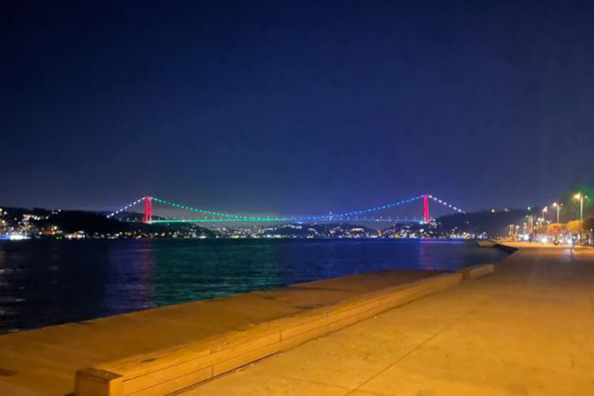 Знаменитый стамбульский мост окрасился в цвета азербайджанского флага-ФОТО 