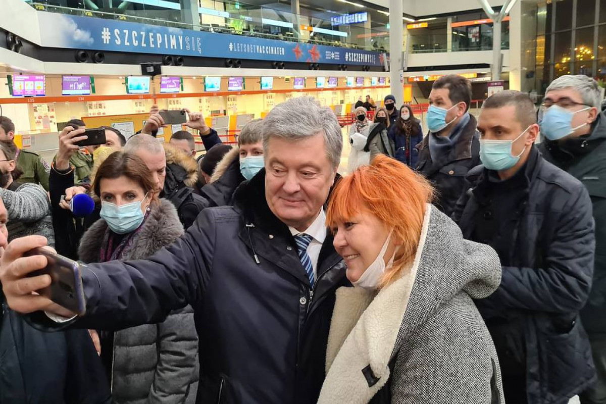 Порошенко отправился из Варшавы в Киев на суд по делу о госизмене