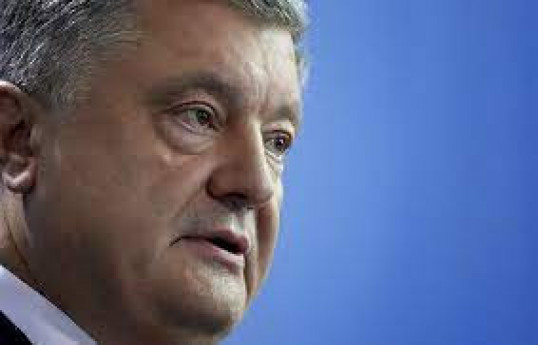 Порошенко заснул в суде