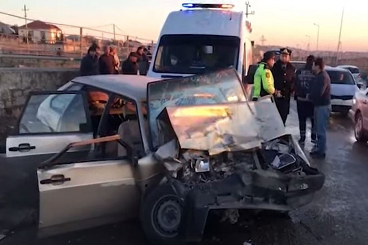 При тяжелом ДТП в Баку погибли 3 человека-ФОТО 