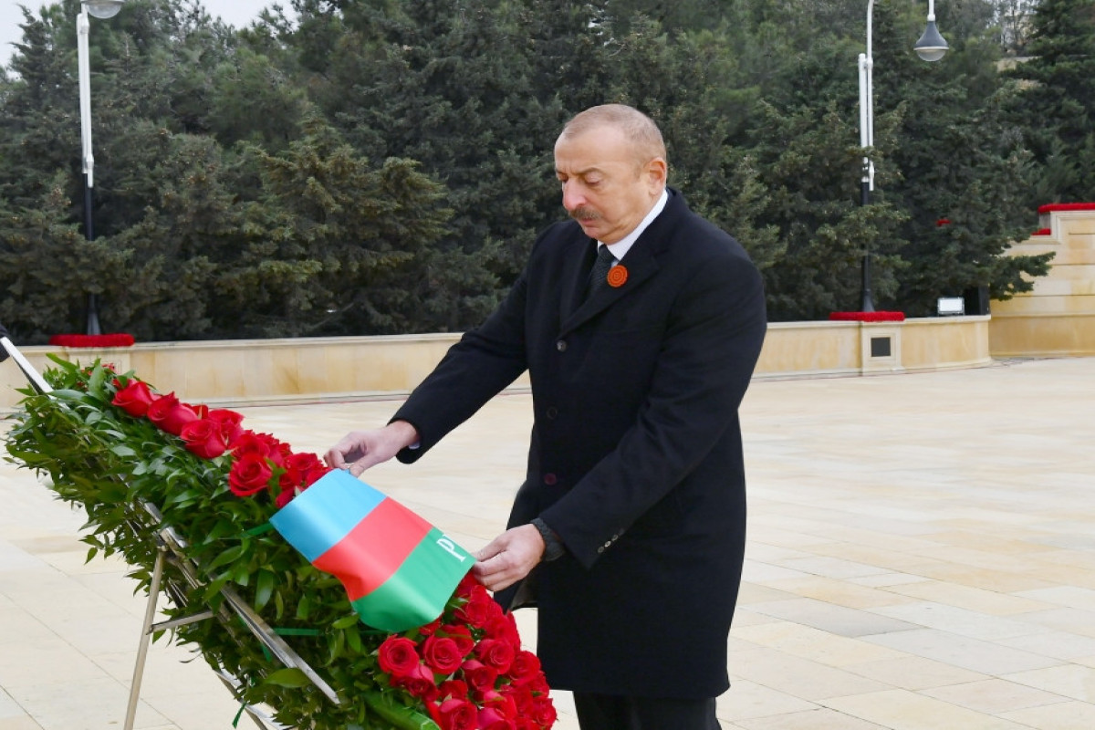 Ильхам Алиев и Мехрибан Алиева посетили Аллею шехидов в связи с 32-й годовщиной трагедии 20 Января-ФОТО -ВИДЕО 