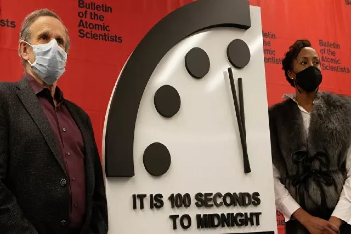 Стрелки часов Судного дня замерли на отметке сто секунд до ядерной полуночи