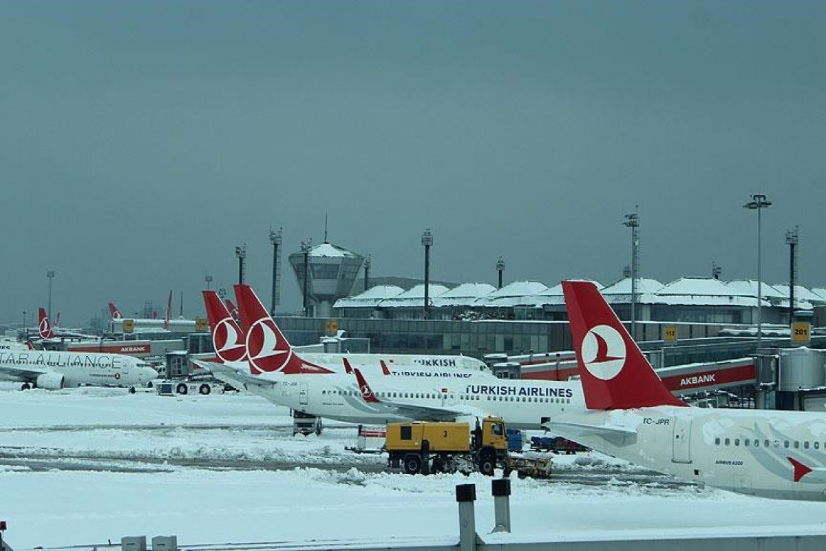 В аэропорту Стамбула приостановлены полеты