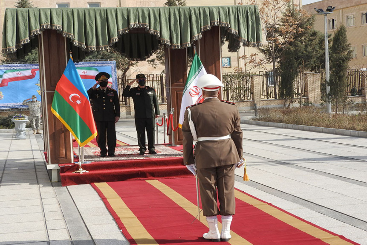 Министр обороны Азербайджана встретился с начальником Генштаба ВС Ирана-ФОТО 