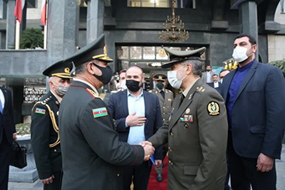 Закир Гасанов встретился с министром обороны Ирана