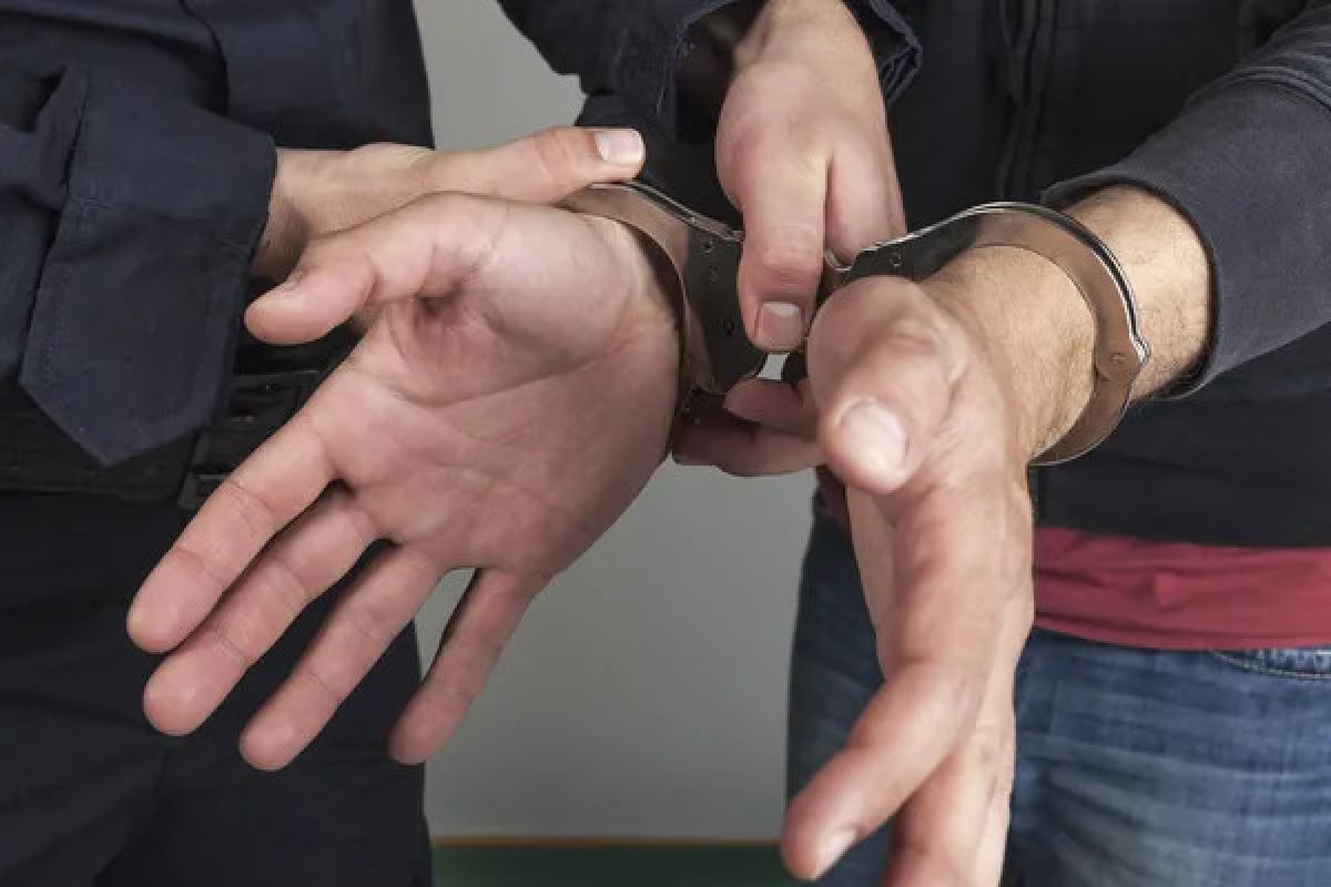 В Азербайджане задержаны мужчины, пытавшиеся продать пулемет -ФОТО 