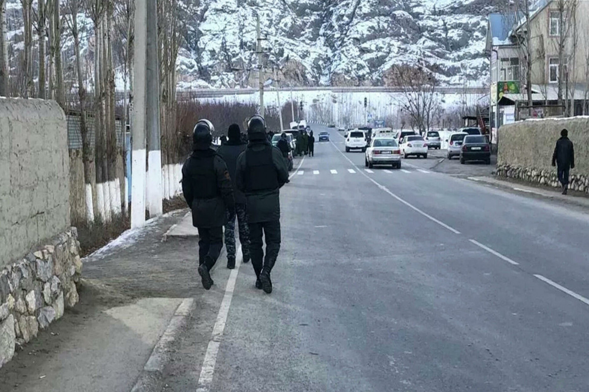 В Кыргызстане мирных жителей эвакуируют из зоны конфликта на границе с Таджикистаном