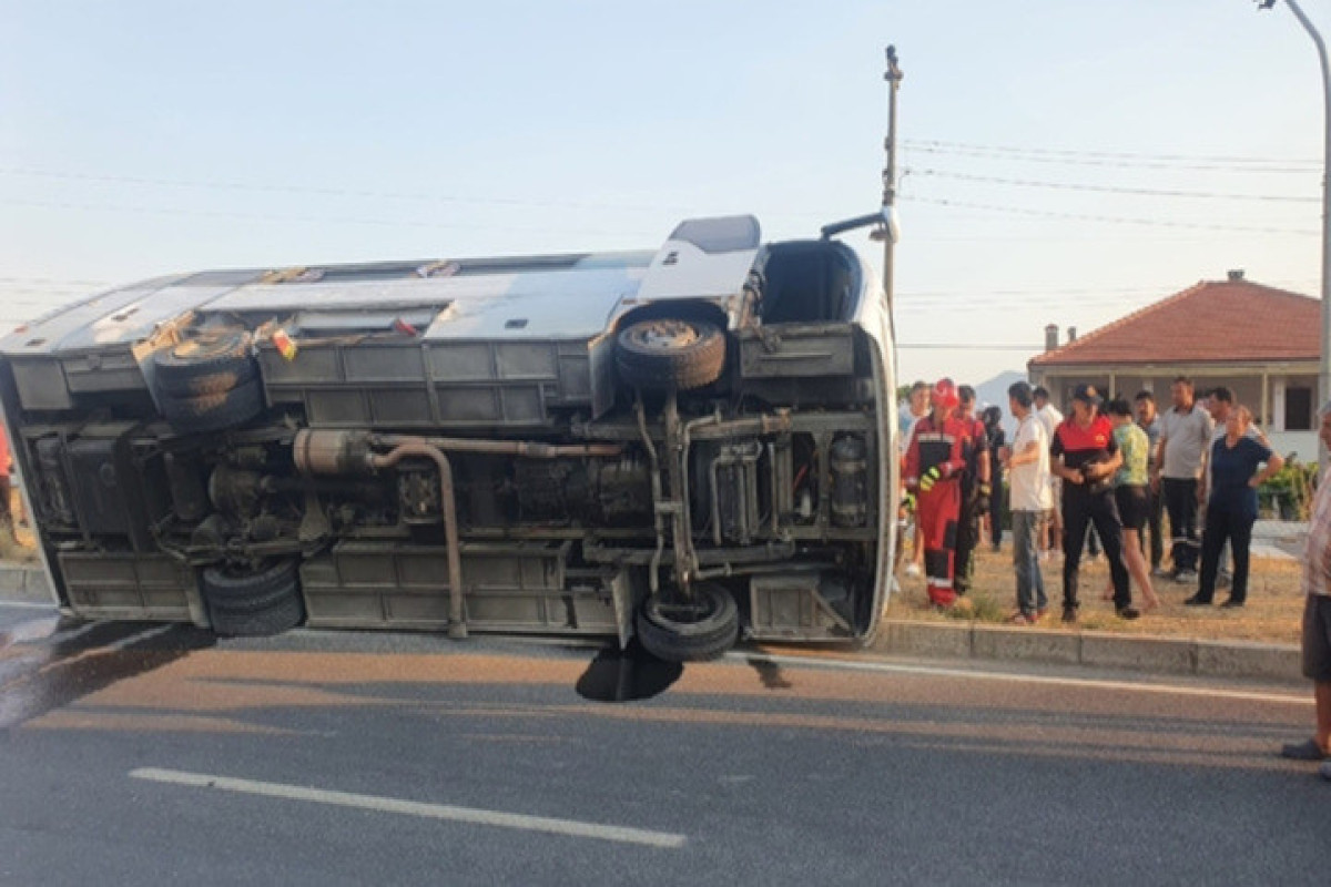 Россияне попали в автобусную аварию в Турции