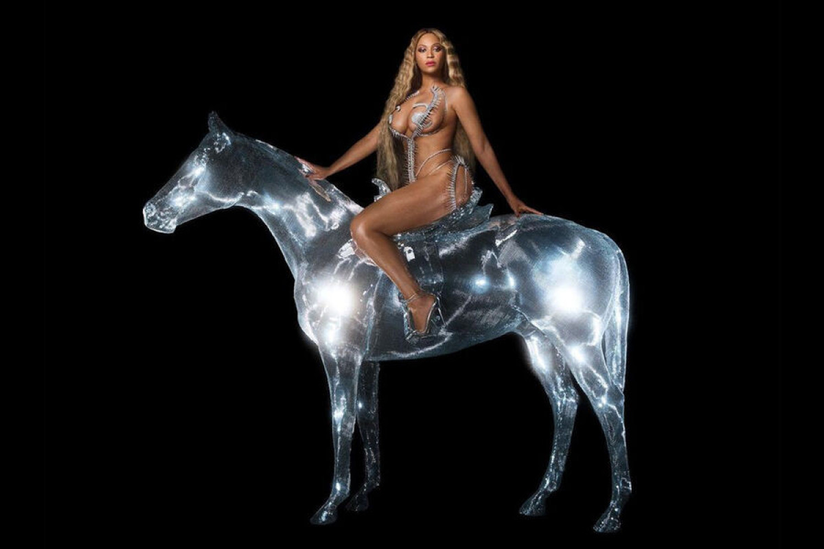 Обнаженная Бейонсе оседлала коня на обложке альбома Renaissance