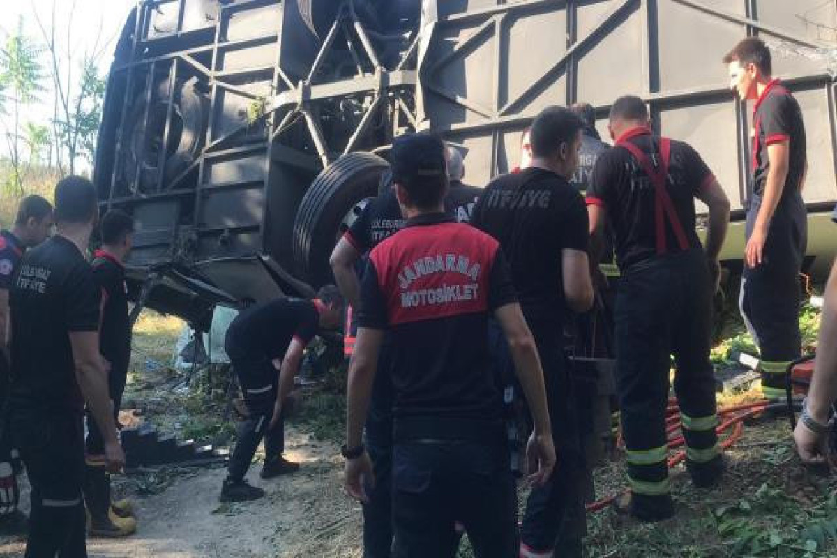 Тяжелое ДТП с участием автобуса в Турции, много погибших и пострадавших-ФОТО