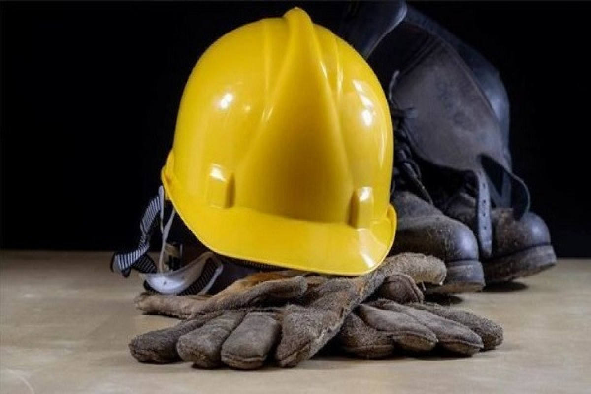 На заводе в Баку трагически погиб рабочий
