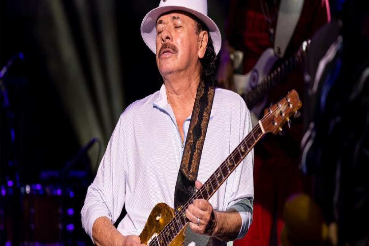 Легендарный гитарист Карлос Сантана потерял сознание во время концерта -ВИДЕО 
