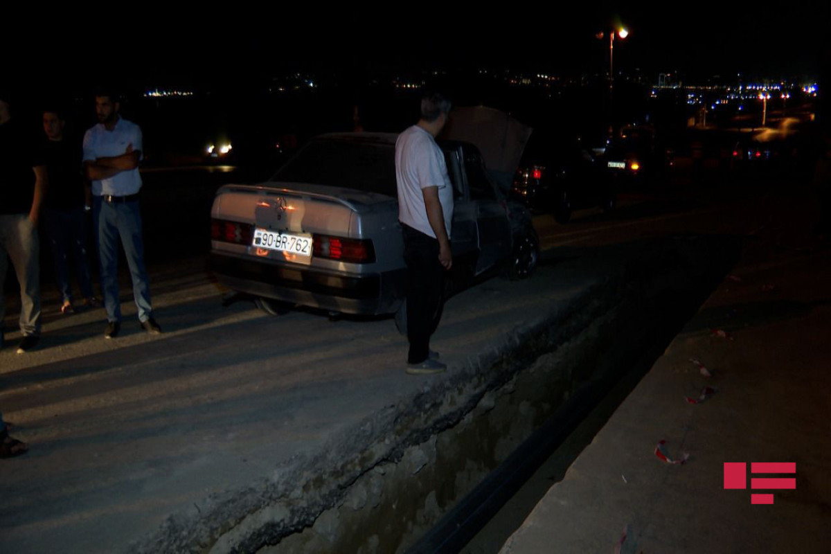 В Баку автомобиль провалился в яму, водитель получил тяжелую черепно-мозговую травму-ФОТО 