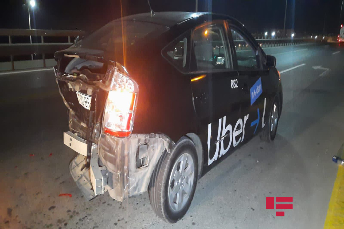 В Баку на Кольцевом шоссе столкнулись два автомобиля, семь человек пострадали