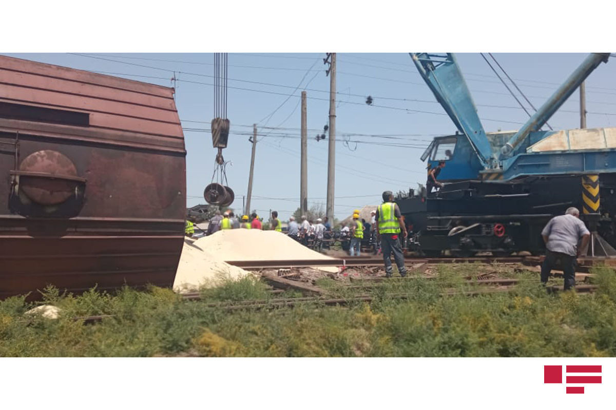 Перевернулись 3 грузовых вагона АО «Грузинская железная дорога», перевозившие в Азербайджан сахар-сырец-ФОТО 